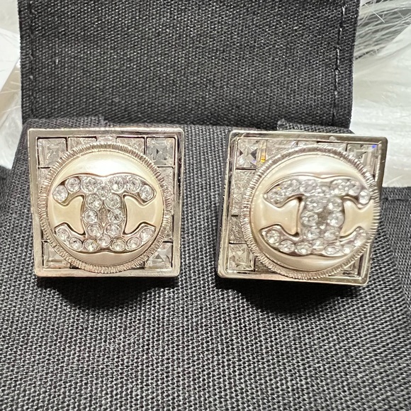 CHANEL Stud Earrings-Authentic Silver/Crystal & Pearly White(.75”x.75”x.5”) NIB - Picture 4 of 17